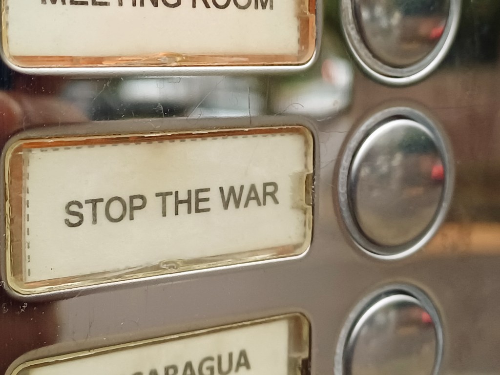 Storia di Julian Assange: dalla fondazione di WikiLeaks all’arresto